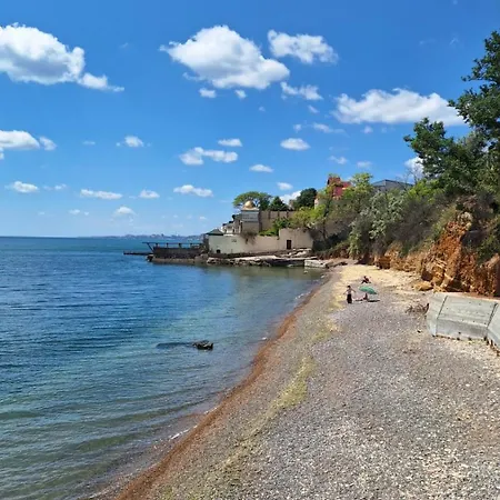 авіньон з балконом у моря *